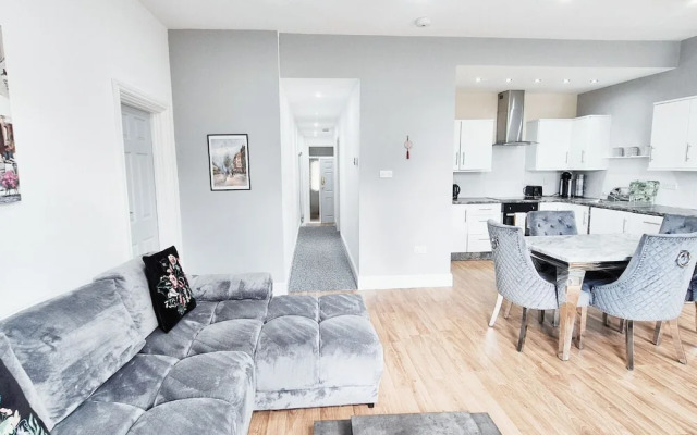 Stylish & Modern 2BR Flat