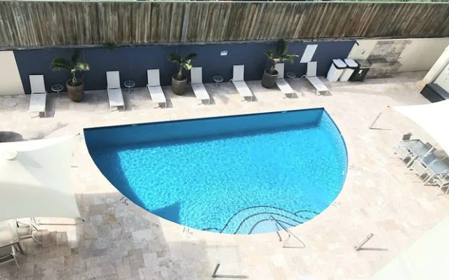 Sea Breeze Luxury Holiday Apartment – Pool – Perth
