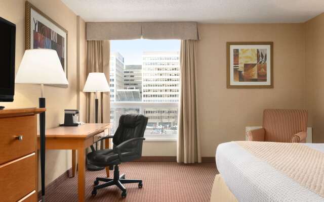 Days Inn by Wyndham Edmonton Downtown