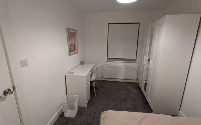 Beautiful and Spacious 4 Bedroom Home Armley Leeds