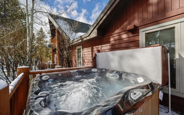 Highfield Trail 4 Bedroom Home by RedAwning