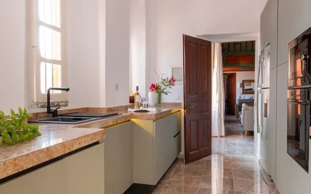 Emporio A Captivating 6-bed Villa in Nimborio