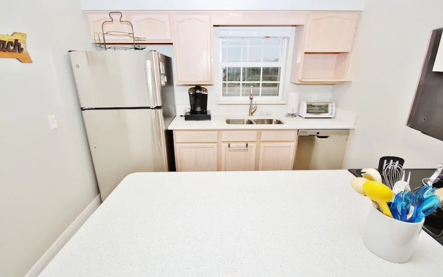 Colony Beach Club 241