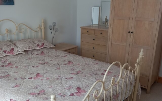 Inviting 2 Bed Apartment in Westwood ho