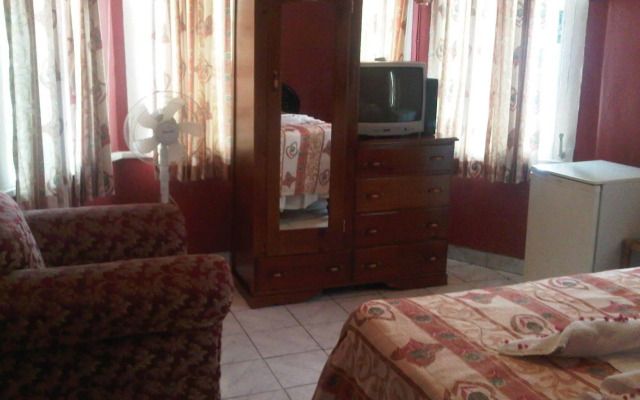 Treasure's Comfort Inn