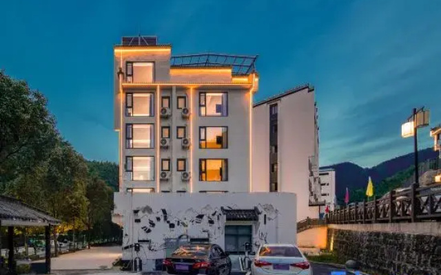 Ruinan Mountain Residence