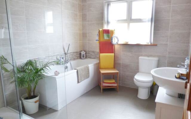 Gelmar's Coastal View