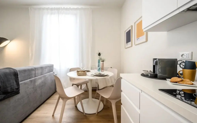 Emilia Suite Young