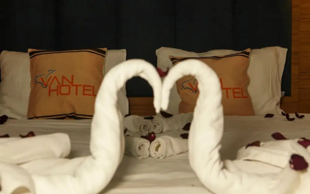 Van Suites Hotel