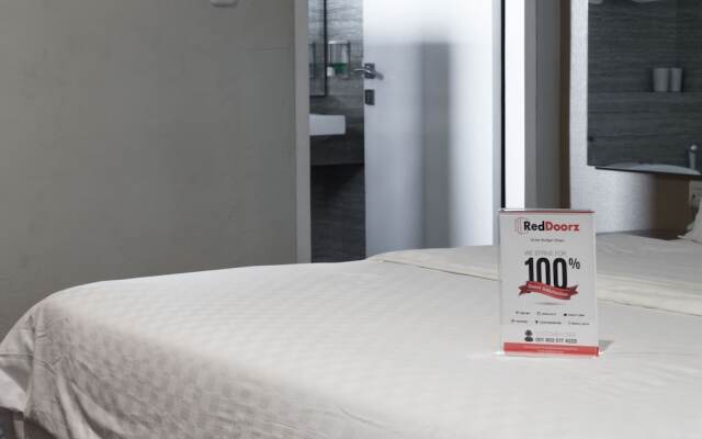 RedDoorz @ Simpang Dago