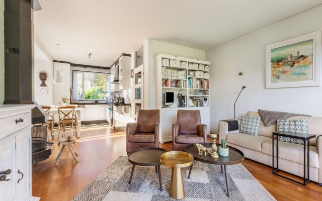 Modern Holiday Home in Monnickendam With Roofed Terrace