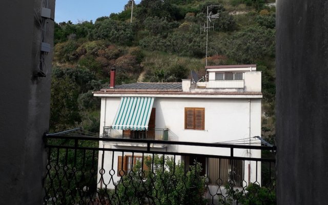 Apartment With 2 Bedrooms In Amantea, With Wonderful City View And Terrace - 800 M From The Beach