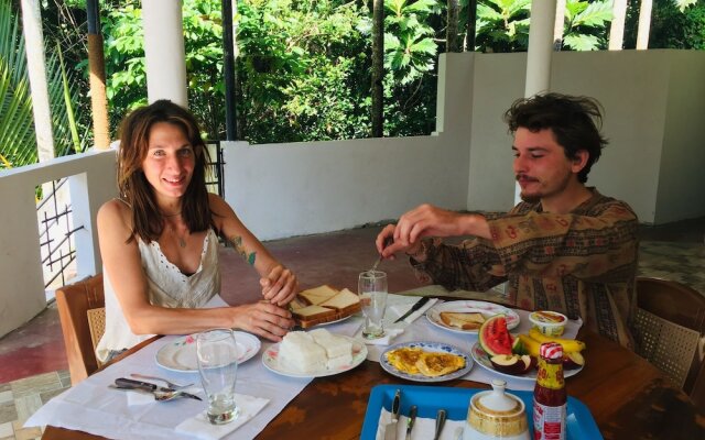 toropi homestay