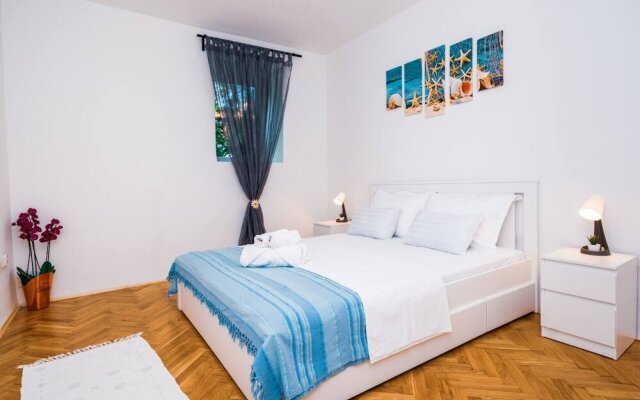 Immaculate 3-bed Apartment in Split
