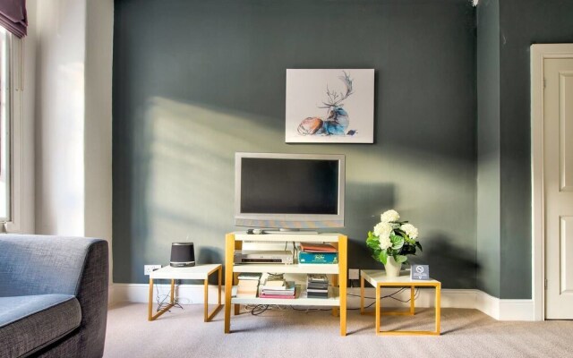 JOIVY Great Location - Lovely Rose St Apt in City Centre