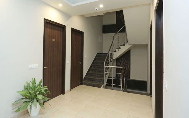 Capital O 17150 Hotel Silver Royal