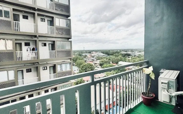 Bright & Airy Urban Escape