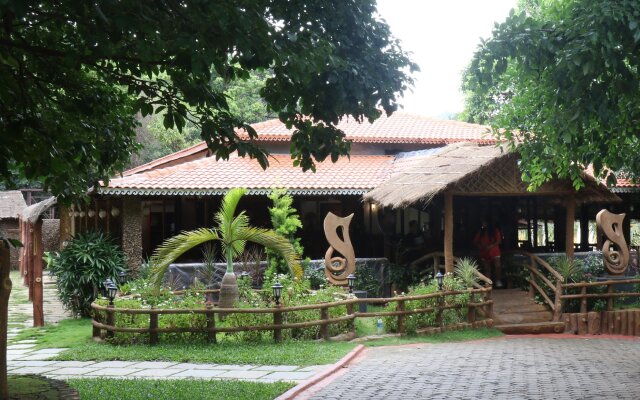 Shangri-La Jungle Village Resort