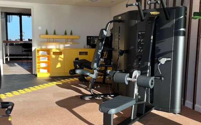 The Zipper Hotel & Apartments