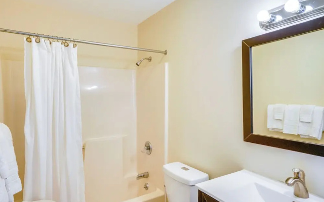 Peaceful Catskills Condo w/ Deck + Mountain View!