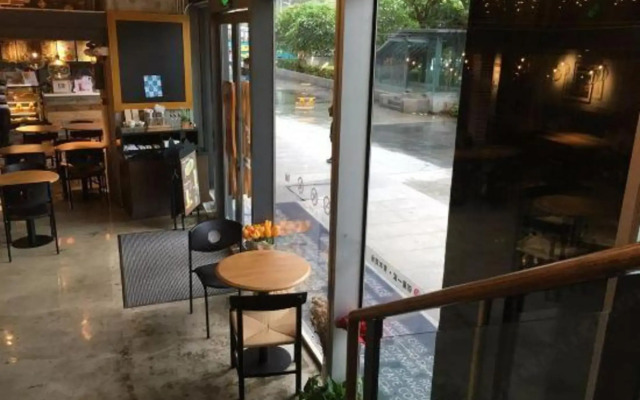 Be Home Youth Hostel