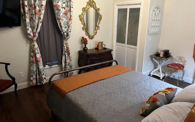Holland Farmhouse Inn B & B
