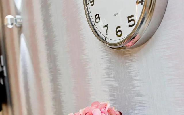 Ultra Modern, West End Village, Refurbished 1 bed