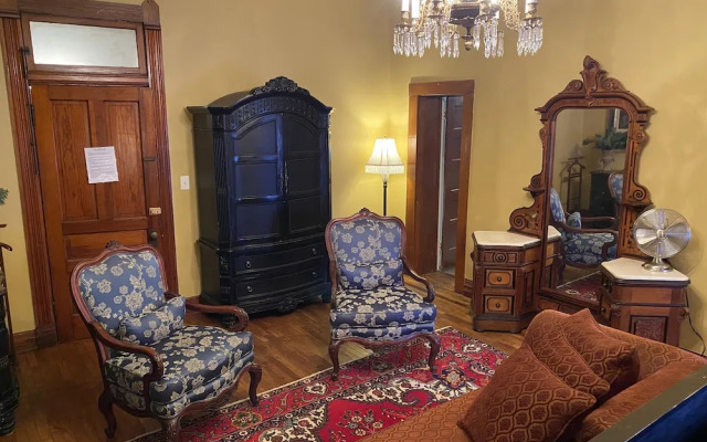 Vineyard Mansion & Carriage House Bed & Breakfast