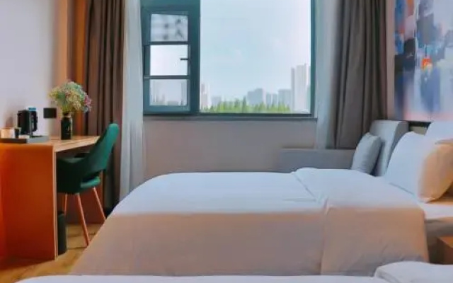 VX Fuyang Railway Station Beijing East Road Hotel