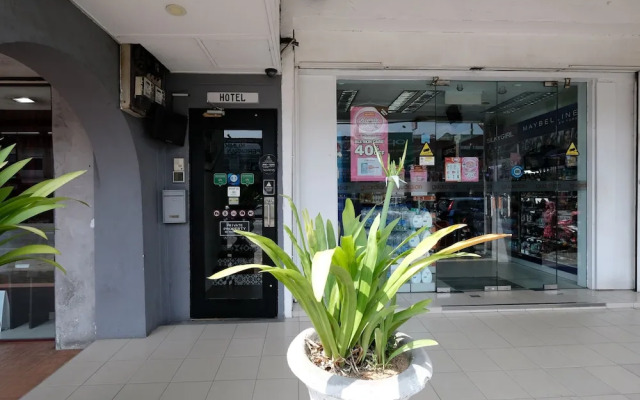 OYO 89590 Hotel Foong Inn