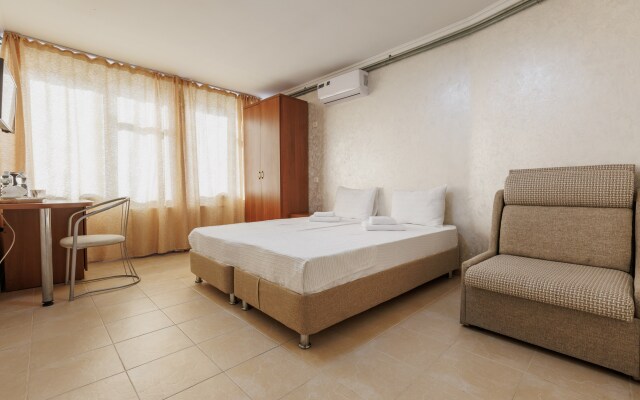 Zelyony Popugay Allama Group Guest House