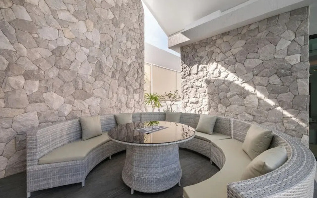 Mövenpick Pool Villa 6BR