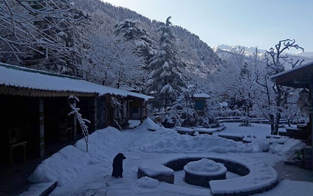 Guesthouse with parking in Siyal, Manali, by GuestHouser 41366