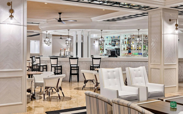 H10 Delfín - Adults Only