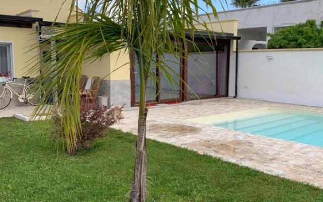 Appartamento in villa con piscina a 700m dal mare