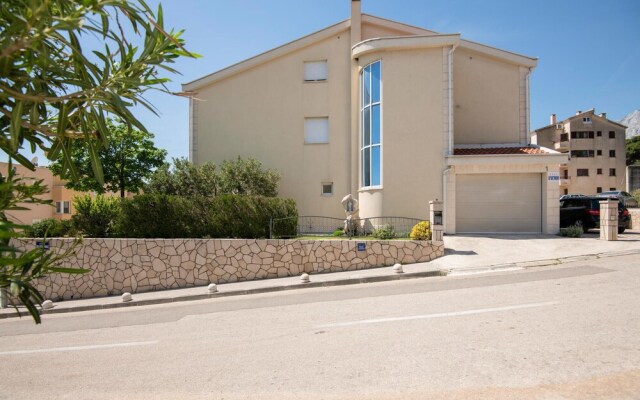 Nice Home in Makarska With Wifi and 1 Bedrooms