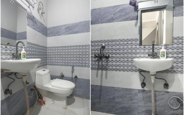 OYO 74663 Taj Highway Hotel