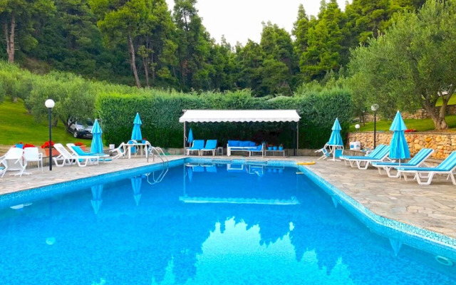 Eva Gior Shared Pool Messonaittes