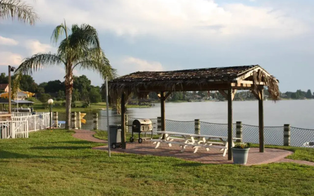 Lake Roy Beach Inn