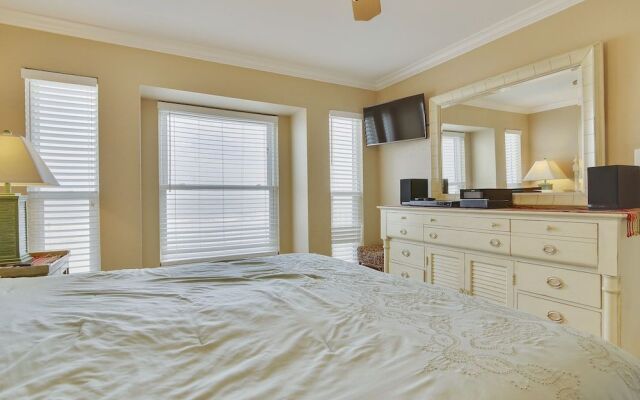 Seascape 2113 2 Bedroom Condo by RedAwning
