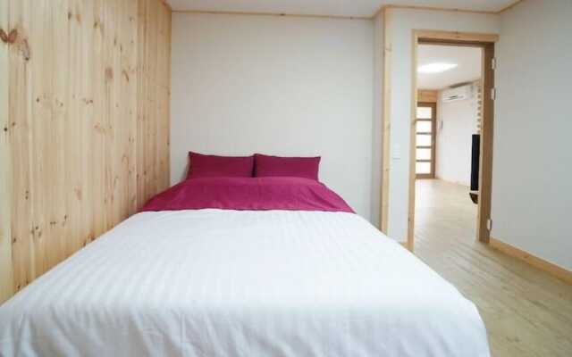 Gotjawal Geomun Oreum Pension