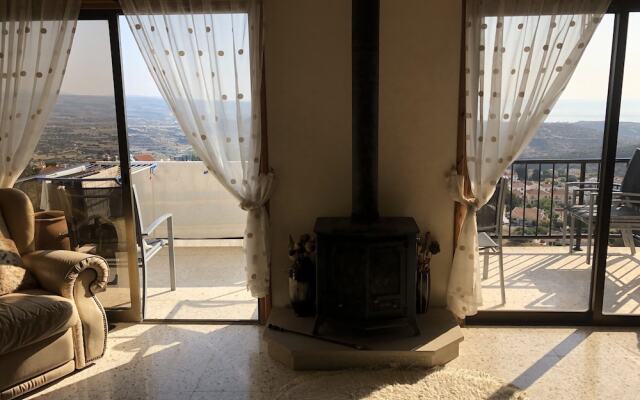 Inviting 2-bed Apartment in Pissouri- Ti Thea