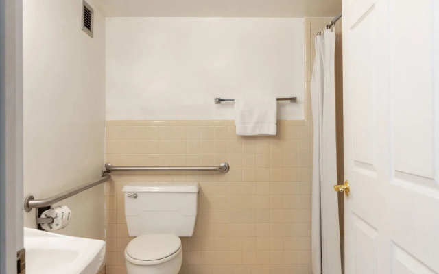 Travelers Place Inn & Suites