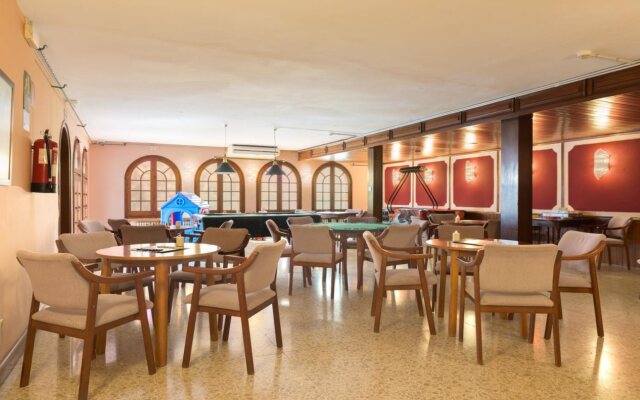 Vintage Hotel Mercedes