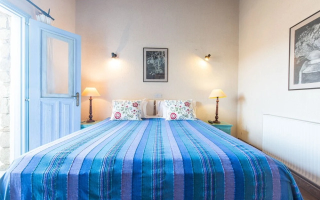 Adamos 1 br Hotel Apartments