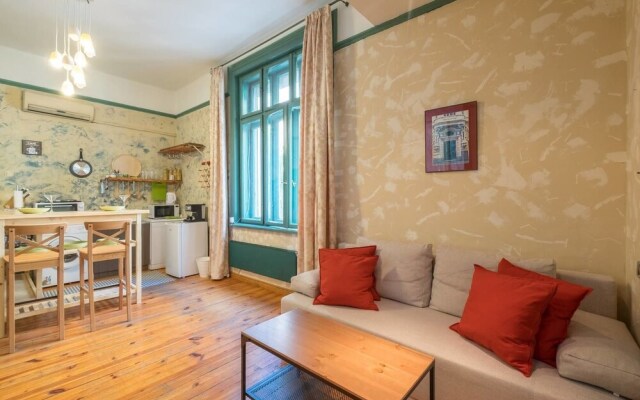 Quintessentially - Uniquely Designed & Central