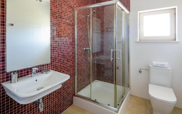 C04 - Pool View 3 Bed Apartment