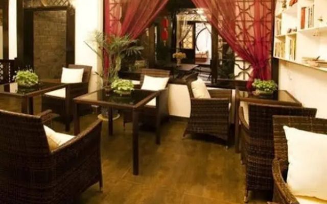 Fenghuang Qingke Yaju Hotel