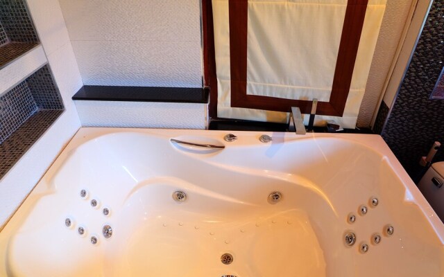 Tree home plus homestay