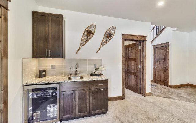 Cocoa Cabin 4 Bedroom Home by RedAwning